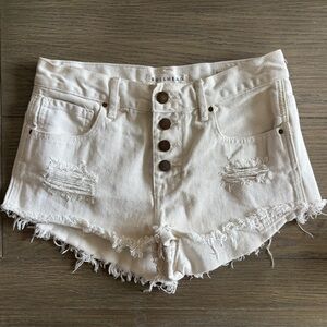 Bullhead Women's Cream Frayed Jean Shorts